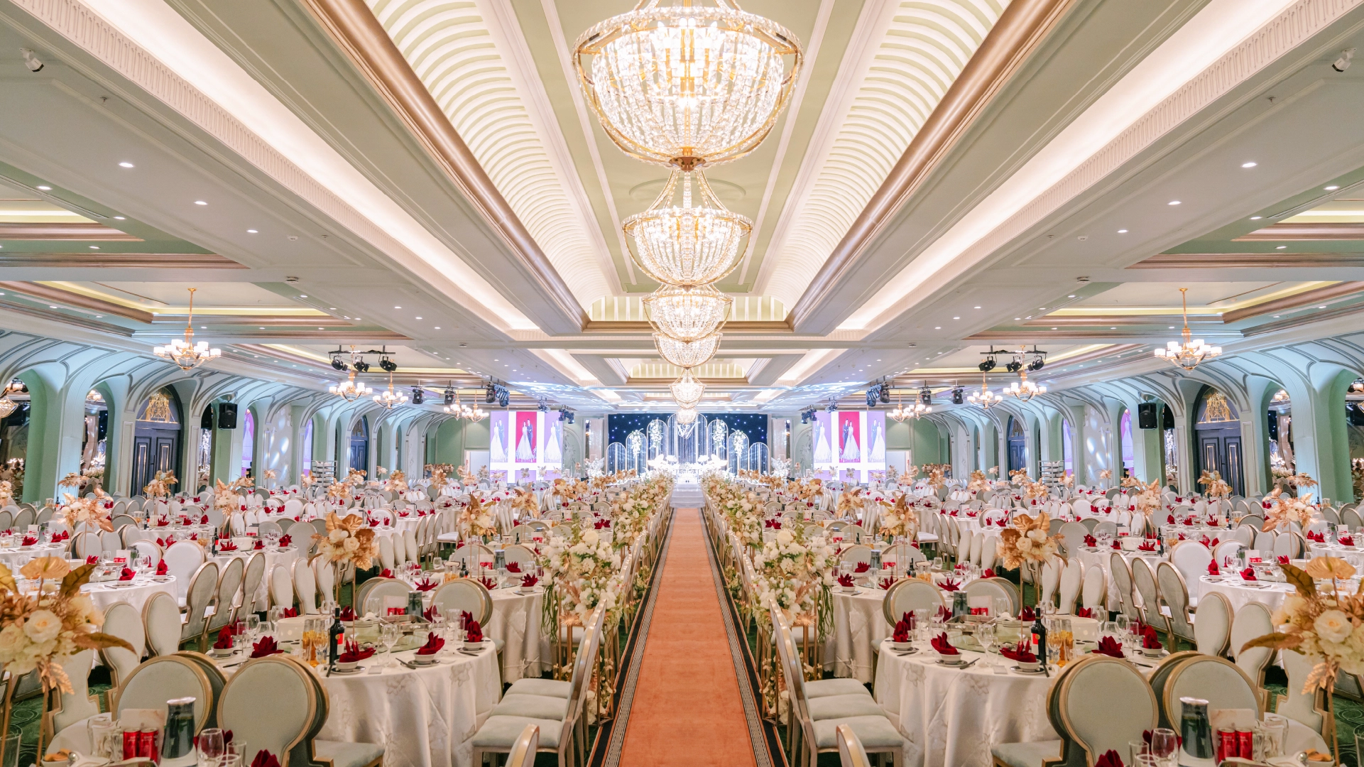 Trong Dong Palace to chuc tiec cuoi